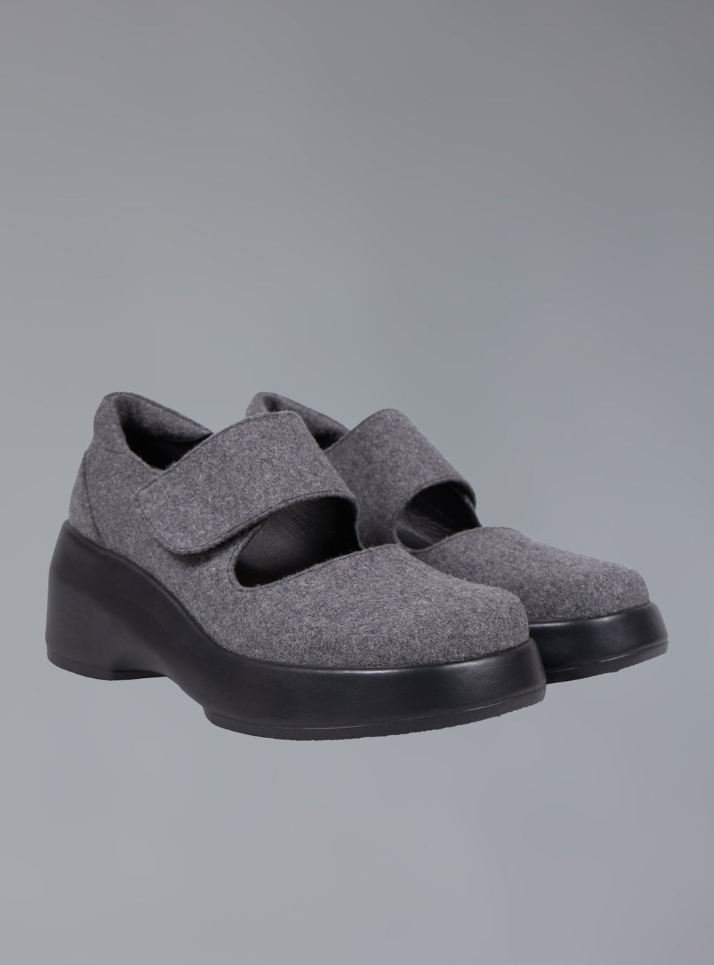 Felt Platform Sandal In Grey UNIF
